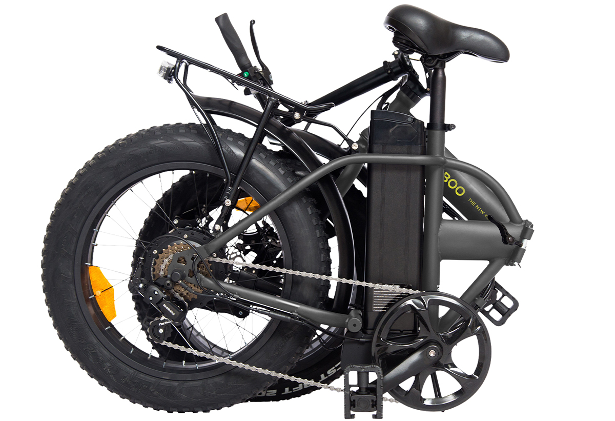 Απεικονίζεται το ηλεκτρικό ποδήλατο αναδιπλωμένο.